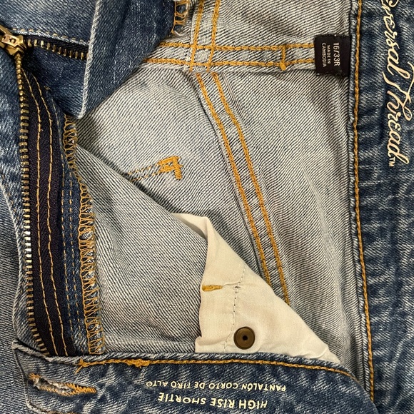 Women’s Shorts - Picture 2 of 3